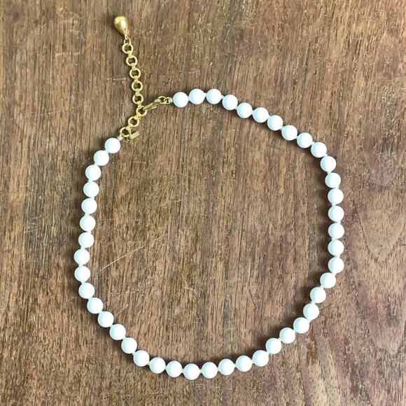 Monet VINTAGE Gold‎ Tone White Beaded Choker 15 inch Necklace - Picture 1 of 4